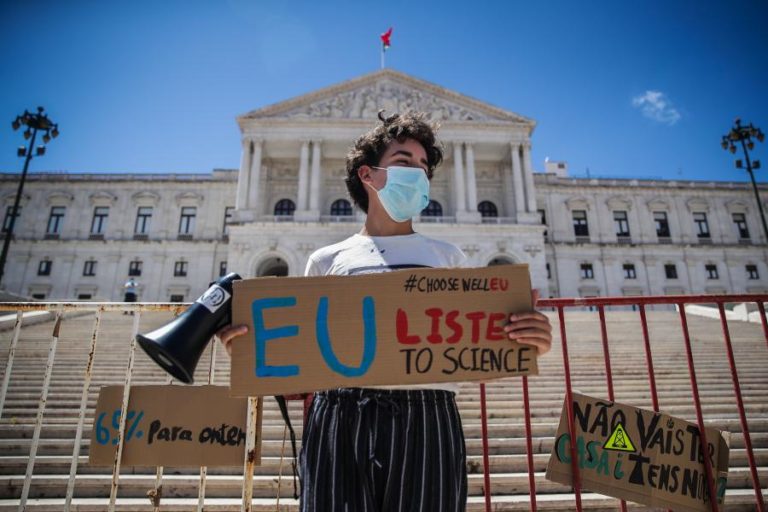 JOVENS PEDEM JUNTO DO PARLAMENTO RECUPERAÇÃO ECONÓMICA “VERDE”