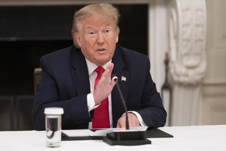 COVID-19: TRUMP ADMITE QUE NÚMERO DE MORTOS NOS EUA ATINJA OS 150 MIL