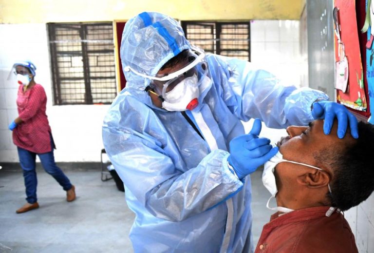 COVID-19: ÍNDIA REGISTA 300 MORTOS NAS ÚLTIMAS 24 HORAS