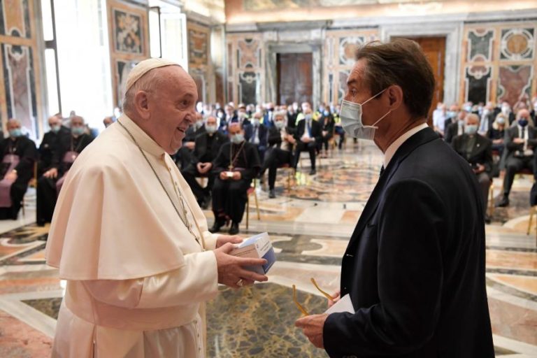 COVID-19: PAPA PEDE PROTEÇÃO PARA REFUGIADOS E AMBIENTE DURANTE PANDEMIA