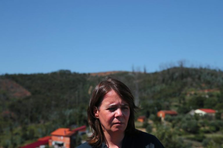 CATARINA MARTINS CRITICA POSIÇÃO DE RUI RIO SOBRE TAP