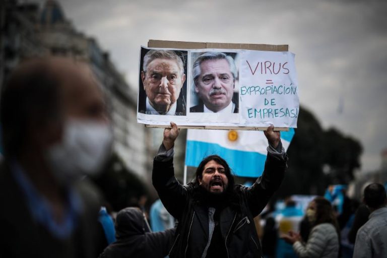 MILHARES DE ARGENTINOS MARCHAM CONTRA AVANÇO DO GOVERNO SOBRE PROPRIEDADE PRIVADA