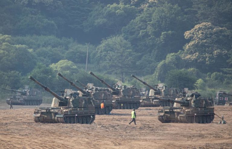 COREIA DO NORTE SUSPENDE AÇÕES MILITARES CONTRA A COREIA DO SUL