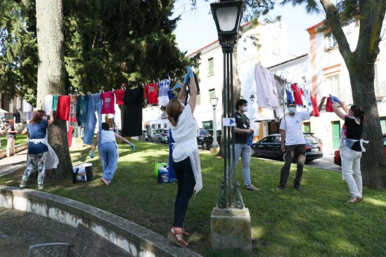 COVID-19: INICIATIVA “ESTENDAL NO JARDIM” EM ÉVORA “CAI DO CÉU” PARA APOIAR QUEM PRECISA