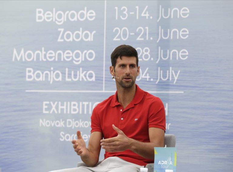 COVID-19: DJOKOVIC ADMITE QUE “ERROU” AO ORGANIZAR ADRIA TOUR “DEMASIADO CEDO”