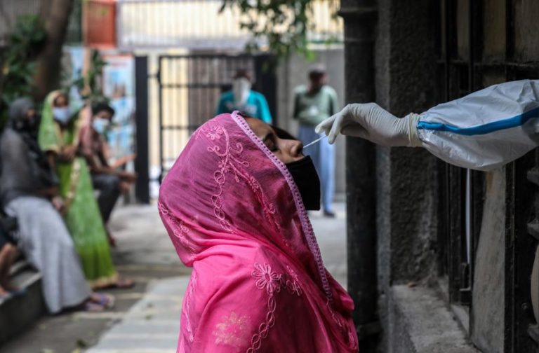 COVID-19: ÍNDIA COM RECORDE DIÁRIO DE MAIS DE 15 MIL CASOS E 465 MORTES