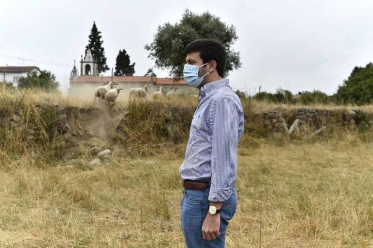 CDS ACUSA GOVERNO DE ‘VICIAR O SISTEMA’ COM  NOMEAÇÃO DE CENTENO PARA O BANCO DE PORTUGAL