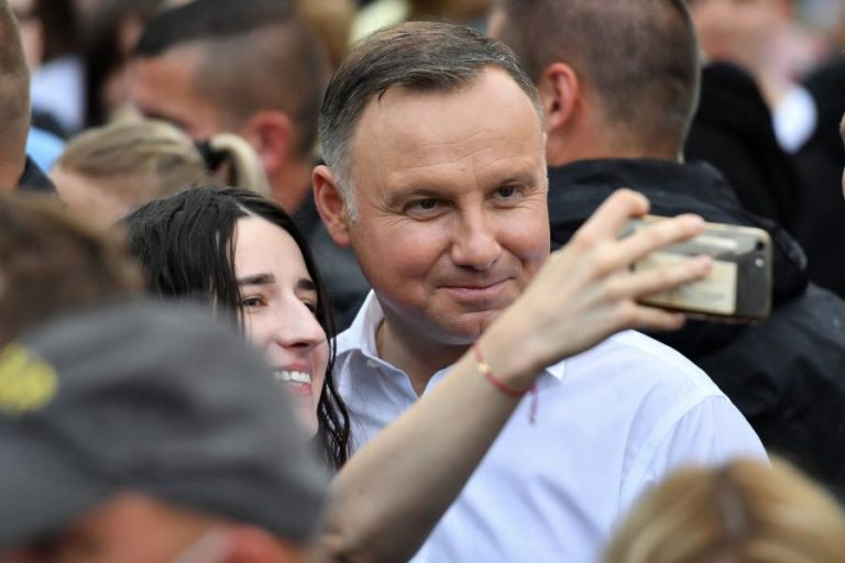 PRESIDENTE POPULISTA DA POLÓNIA ENFRENTA HOJE DIFÍCIL REELEIÇÃO