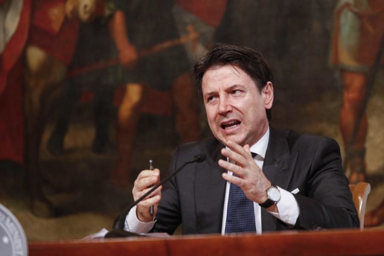 UE: CONTE RESPONDE A MERKEL AFIRMANDO QUE É ELE QUEM TRATA DAS CONTAS DE ITÁLIA