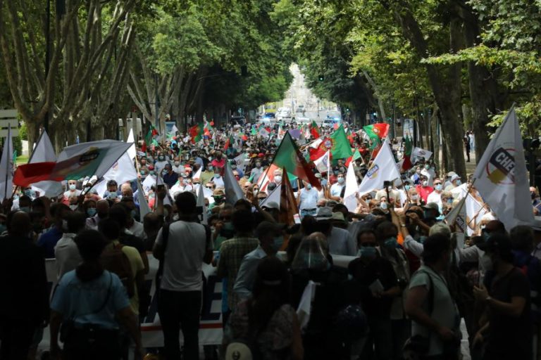 CENTENAS DE PESSOAS DESFILAM EM LISBOA NA MANIFESTAÇÃO DO CHEGA