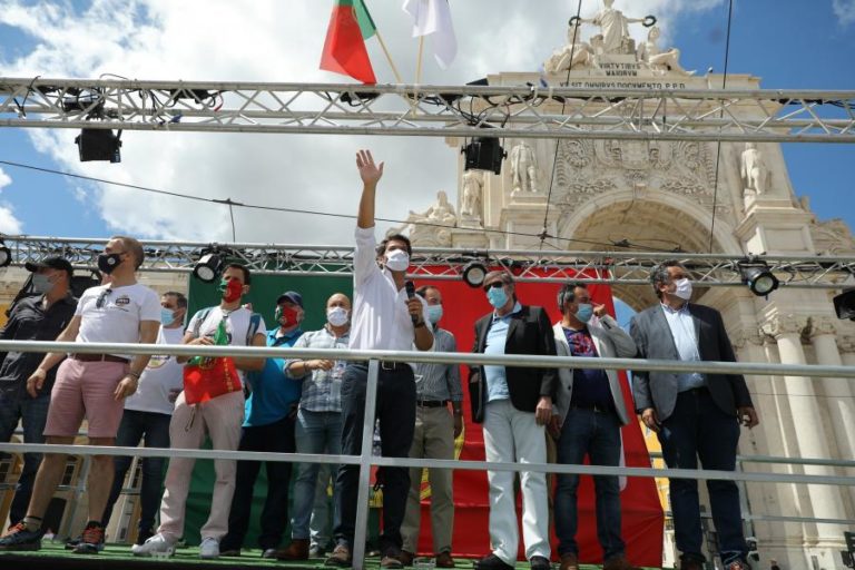 CHEGA PROMETE VOLTAR À RUA CONTRA A ESQUERDA E PARA SUBSTITUIR A DIREITA TRADICIONAL