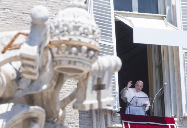 PAPA FRANCISCO CRITICA NEPOTISMO COMO FORMA DE CORRUPÇÃO DOS GOVERNOS
