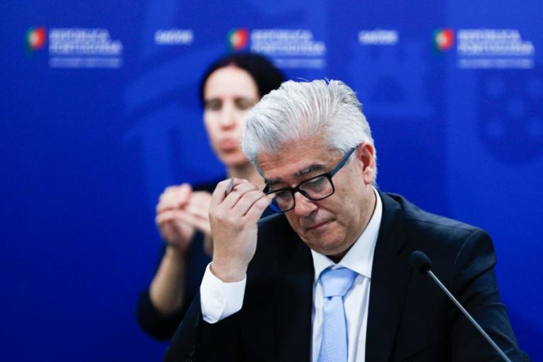 COVID-19: PORTUGAL COM 1.528 UTENTES DE LARES INFETADOS, 145 ESTÃO INTERNADOS — GOVERNO