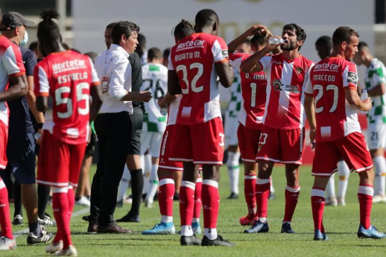 DESPORTIVO DAS AVES DESCE NUMA ÉPOCA ATRIBULADA DENTRO E FORA DAS QUATRO LINHAS