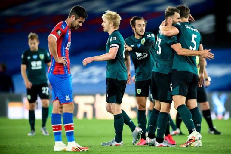 BURNLEY VENCE NO REDUTO DO PALACE E APANHA TOTTENHAM, DE MOURINHO, NO SÉTIMO POSTO