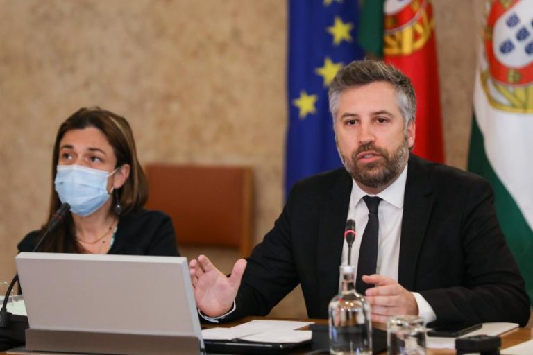 COVID-19: “TAP É DEMASIADO IMPORTANTE PARA O PAÍS PARA A DEIXARMOS CAIR” – MINISTRO