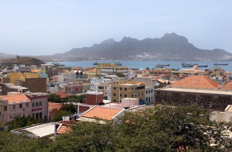 GUINEENSE DETIDO EM CABO VERDE POR BURLA COM NOTAS