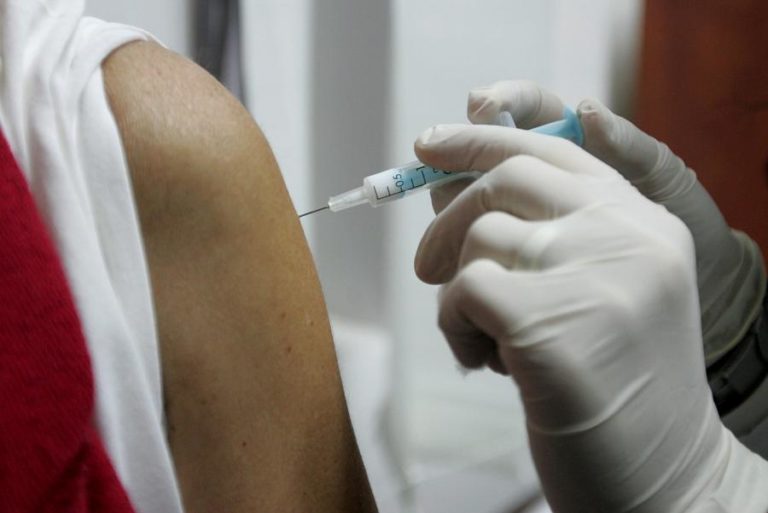 COVID-19: BRASIL COMEÇA A TESTAR VACINA CHINESA DA SINOVAC ESTE MÊS