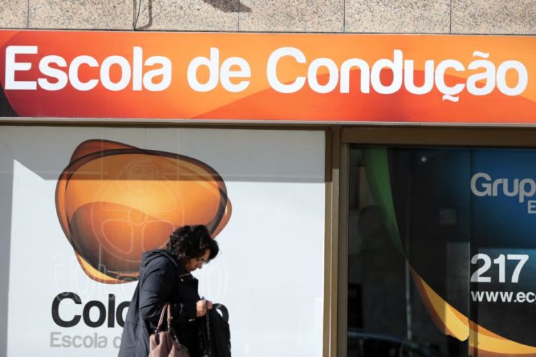 COVID-19: DISTÂNCIA DE DOIS METROS E CARROS ATÉ TRÊS PESSOAS ENTRE NOVAS REGRAS PARA ENSINO DE CONDUÇÃO