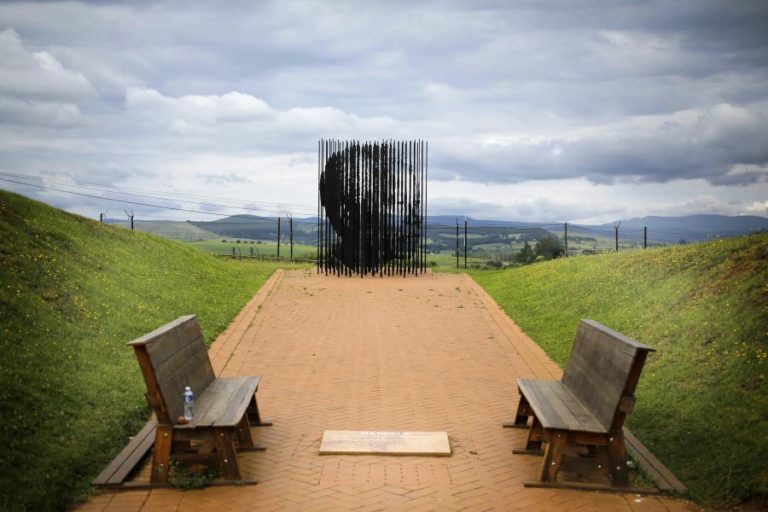 NELSON MANDELA É A PESSOA MAIS INFLUENTE ENTRE A JUVENTUDE AFRICANA – INQUÉRITO