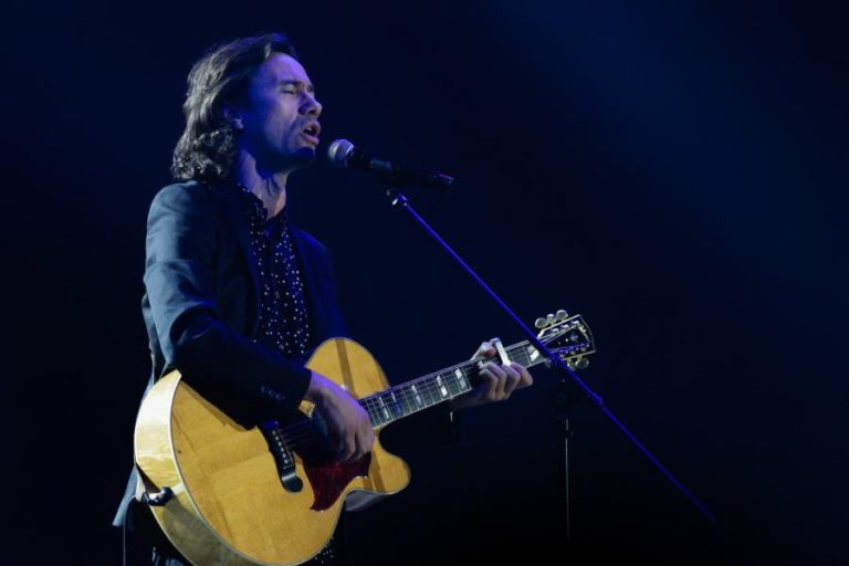 DAVID FONSECA JUNTA ‘LADOS B’ E RARIDADES EM DISCO QUE É EDITADO NA SEXTA-FEIRA