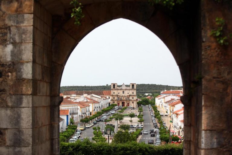 VILA VIÇOSA ENTREGA DOSSIÊ DE CANDIDATURA A PATRIMÓNIO MUNDIAL