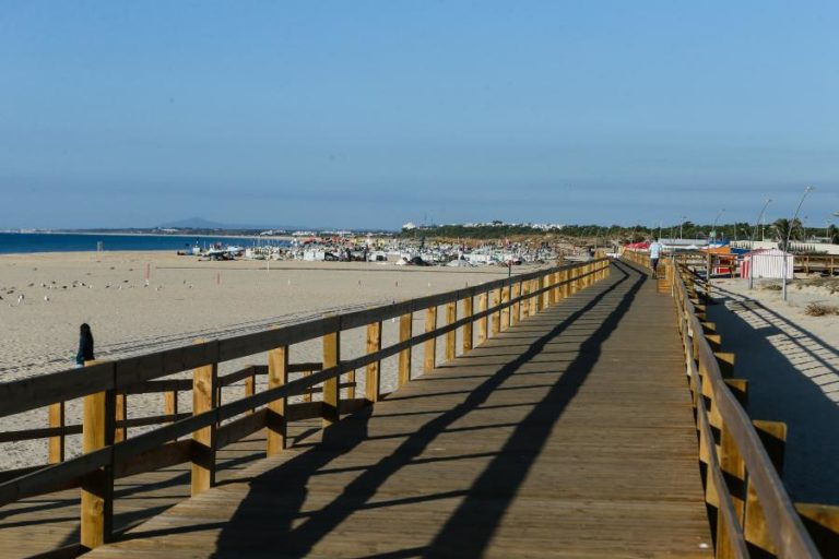 APA LEVANTA RESTRIÇÕES AOS BANHOS NAS PRAIAS DE SANTO ANTÓNIO E MONTE GORDO
