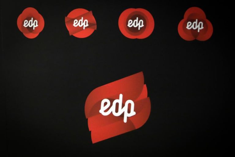 CMVM SUSPENDE AÇÕES DA EDP E EDP RENOVÁVEIS