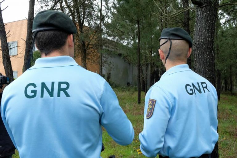 DETIDO HOMEM DE 87 ANOS POR VIOLÊNCIA DOMÉSTICA EM PAÇOS DE FERREIRA