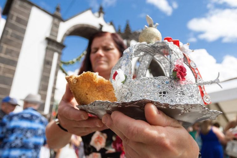 COVID-19: FESTAS DO ESPÍRITO SANTO DE PONTA DELGADA ASSINALADAS SIMBOLICAMENTE
