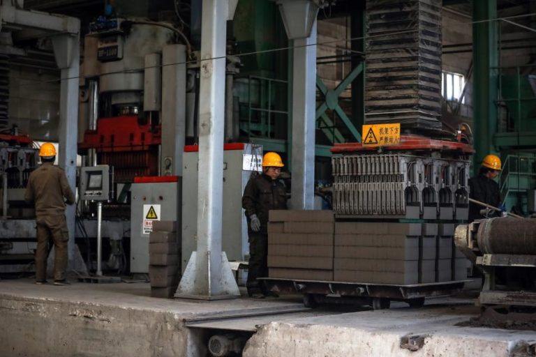 LUCROS DA INDÚSTRIA CHINESA CAEM 12,8% NOS SEIS PRIMEIROS MESES DO ANO