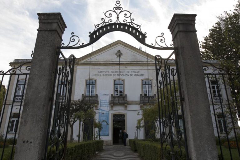 COVID-19: POLITÉCNICOS PRECISAM DE 10 MILHÕES E MAIORIA DA VERBA É PARA AJUDAR ALUNOS