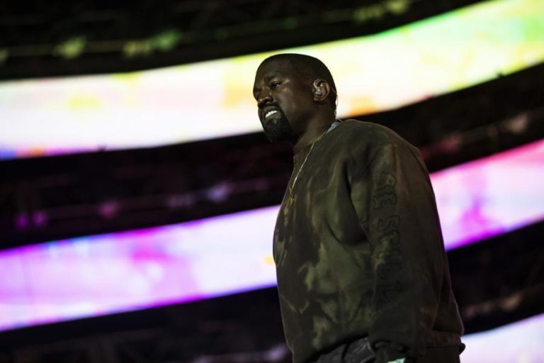MÚSICO KANYE WEST ANUNCIA CANDIDATURA À PRESIDÊNCIA DOS EUA