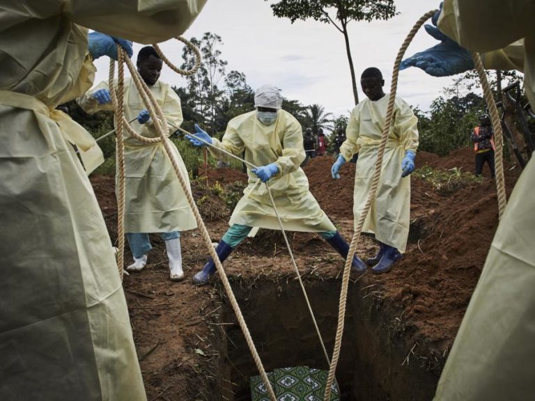 ÉBOLA: OMS ALERTA QUE SURTO CRESCE NA RDCONGO MAS FALTA FINANCIAMENTO PARA O COMBATE