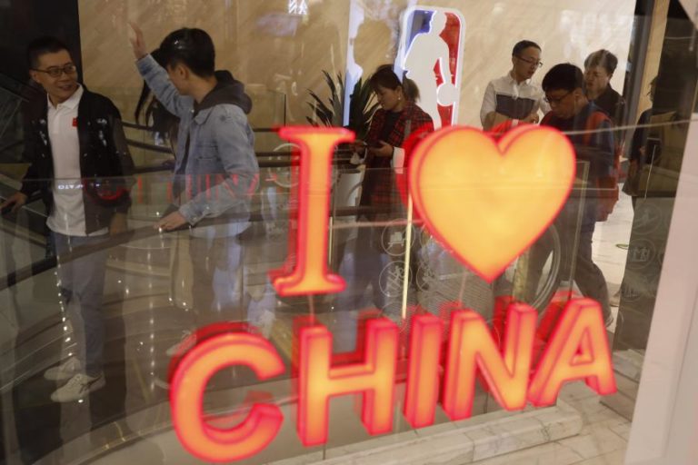 TELEVISÃO ESTATAL CHINESA MANTÉM BOICOTE À NBA DEVIDO A COMENTÁRIOS SOBRE HONG KONG