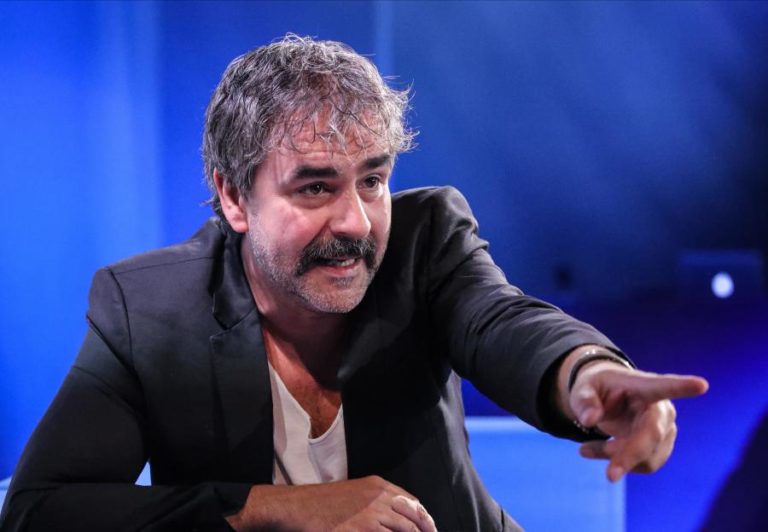 TRIBUNAL TURCO CONDENA À REVELIA JORNALISTA ALEMÃO DENIZ YÜCEL A QUASE TRÊS ANOS DE PRISÃO