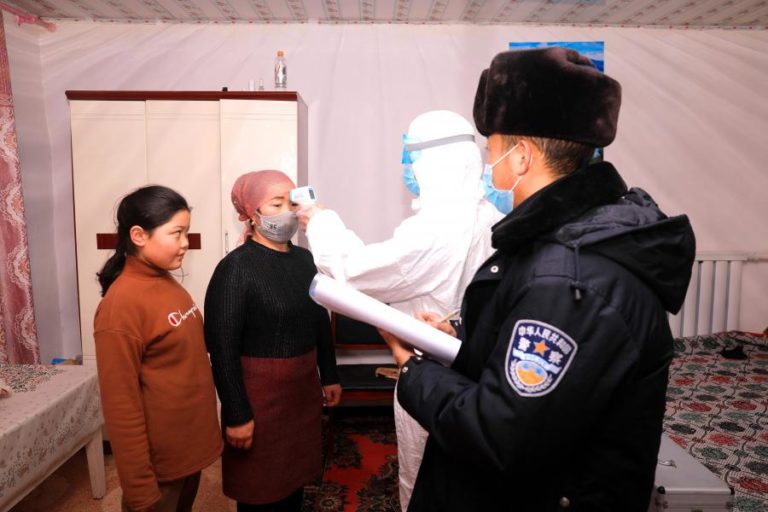 COVID-19: SURTO NO NOROESTE DA CHINA ALASTRA PARA A SEGUNDA MAIOR CIDADE DE XINJIANG