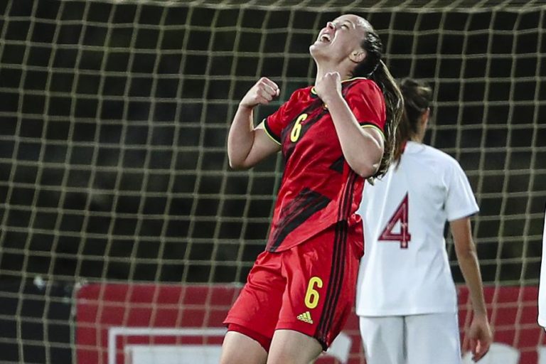 FUTEBOLISTA INTERNACIONAL PORTUGUESA VANESSA MARQUES ASSINA PELO FERENCVÁROS