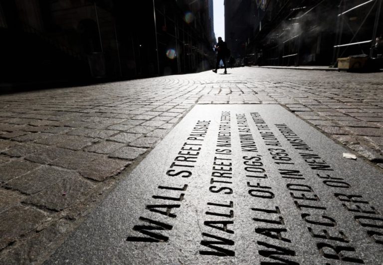 WALL STREET RECUA À ESPERA DE NOVO PLANO DE APOIO À ECONOMIA NORTE-AMERICANA