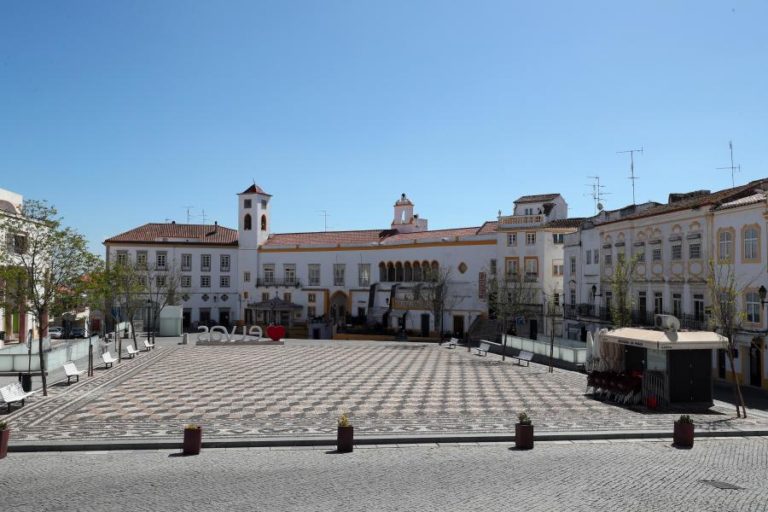 COVID-19: TRÊS DETIDOS POR DESOBEDIÊNCIA EM CONVÍVIO COM MAIS DE 20 PESSOAS EM ELVAS