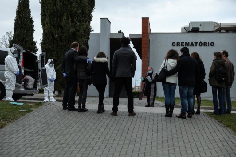 COVID-19: PORTUGAL REGISTA MAIS SEIS MORTOS E 127 NOVOS INFETADOS
