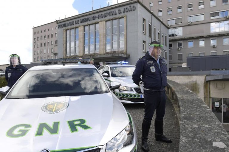 COVID-19: GNR VAI ESTAR ATENTA AOS AJUNTAMENTOS E CONSUMO DE ÁLCOOL NA VIA PÚBLICA