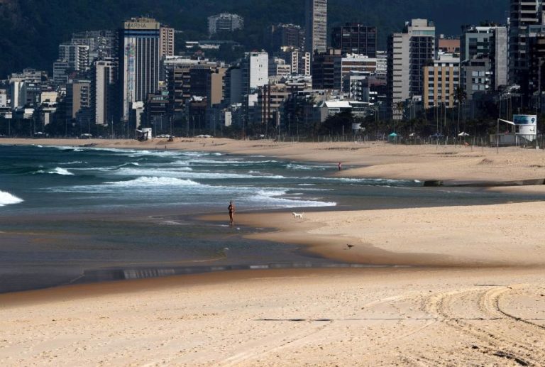 COVID-19: RIO DE JANEIRO REABRE BARES E POPULAÇÃO AGLOMERA-SE NA ZONA SUL DA CIDADE