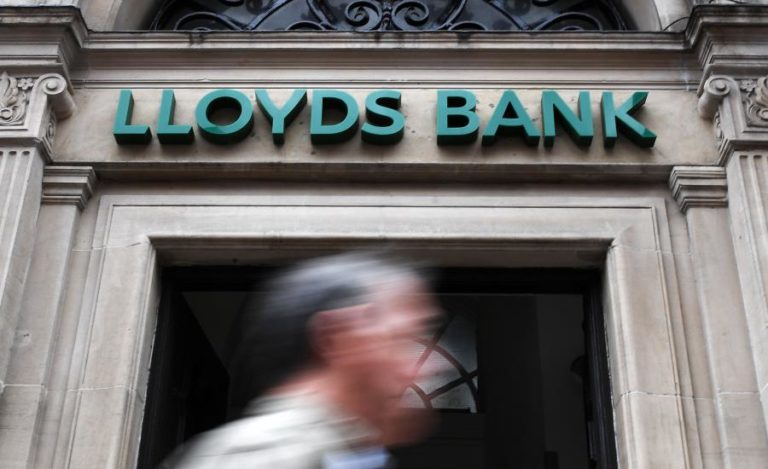 LUCROS DO LLOYDS BANK CAEM 99% NO PRIMEIRO SEMESTRE PARA 21 ME