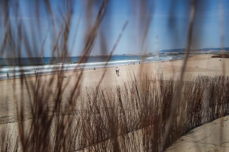 OITO DISTRITOS DO CONTINENTE SOB AVISO LARANJA DEVIDO AO TEMPO QUENTE