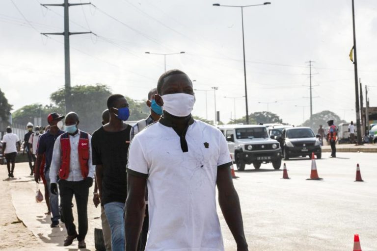 COVID-19: MÁSCARA OBRIGATÓRIA NA VIA PÚBLICA EM LUANDA COM MULTAS ATÉ 10.000 KWANZAS
