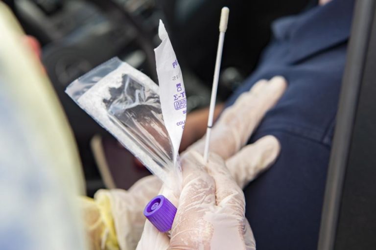 COVID-19: FRANÇA ASSINALA MAIS DE 1.000 NOVOS CASOS EM 24 HORAS