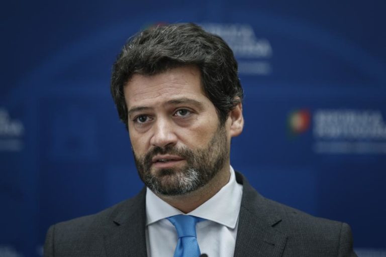 ANDRÉ VENTURA QUER “ACABAR COM REUNIÕES DE CABARÉ” QUANDO CHEGAR À PRESIDÊNCIA