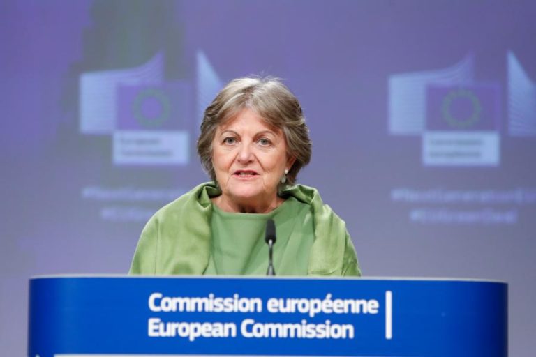 COVID-19: COMISSÁRIA ELISA FERREIRA INSTA À UTILIZAÇÃO DE FUNDOS EUROPEUS PARA RECUPERAR TURISMO