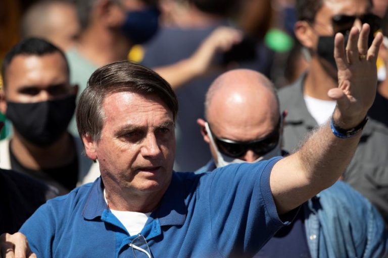 COVID-19: PRESIDENTE DO BRASIL ALARGA VETO PARA USO DE MÁSCARAS NO PAÍS